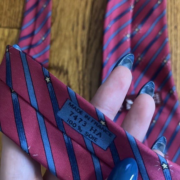 Hermès Men’s Red Striped Silk Tie - Picture 5 of 5